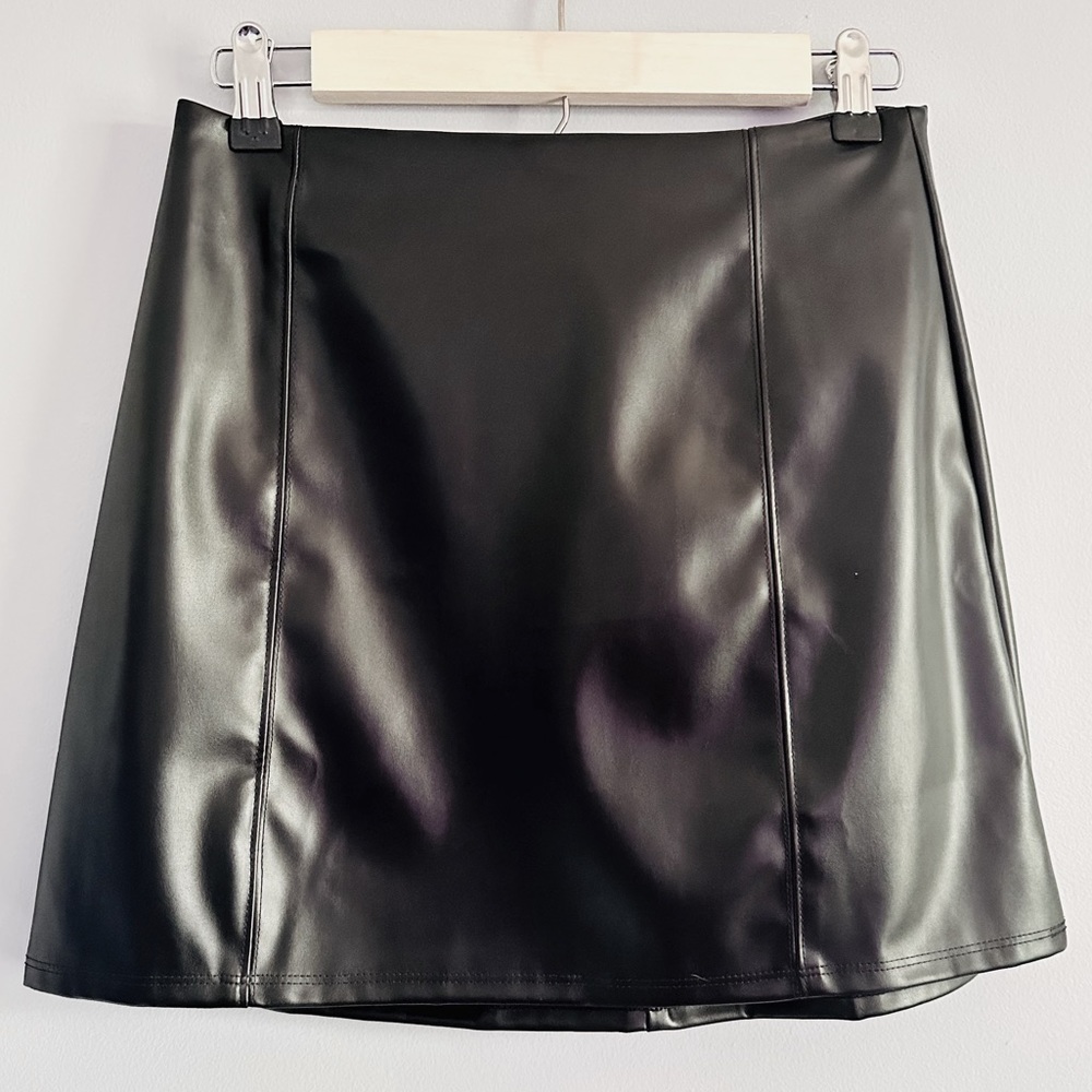 ❗BOGO❗NWT Tobi Faux Leather skirt
